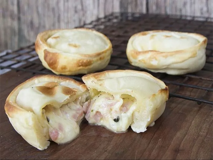 Empanada de jamon y queso