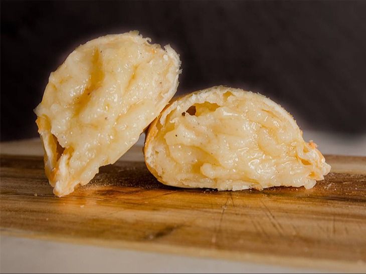 Empanada de cebolla y queso